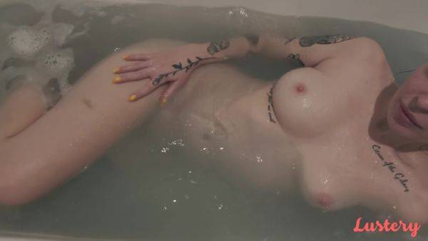 Watch HD scene called : Kate & Sergey - Bath Blowjob