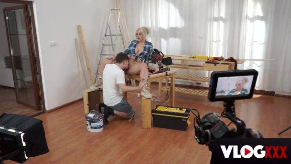 Play uncensored video of : Blondie Fesser Knows How To Captivate The Cameras