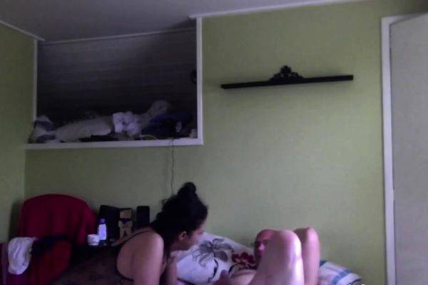 Watch the uncensored clip named : Svenskt amatrmoget par avsugning