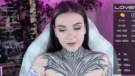 Play the HD scene titled : _Peni_Wise_ - Public show