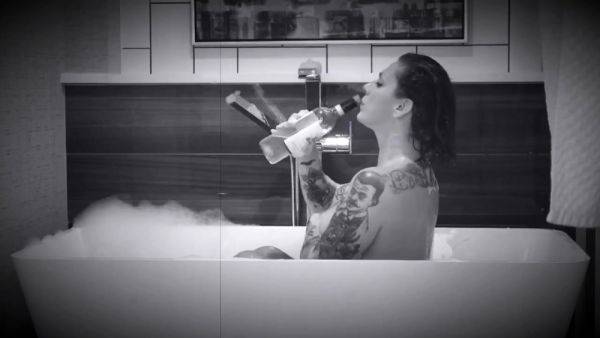 Danielle colby cushman nude bath xxx videos - drtuber.com on pornsfind.com