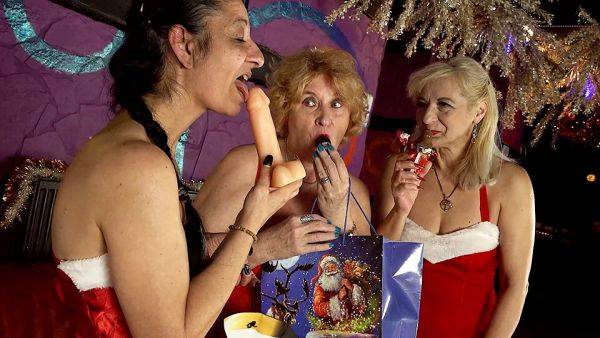 Mature christmas groupsex party - txxx.com on pornsfind.com