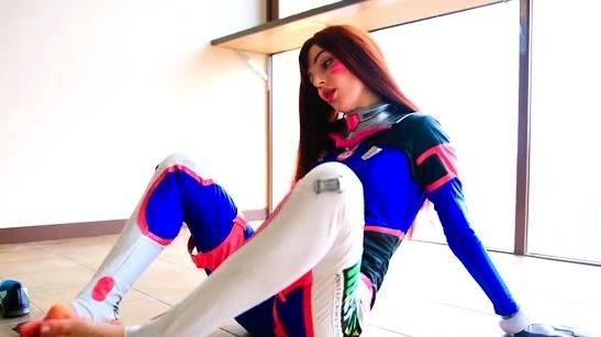 Watch this complete movie called : MyKinkyDope - D Va Handjob