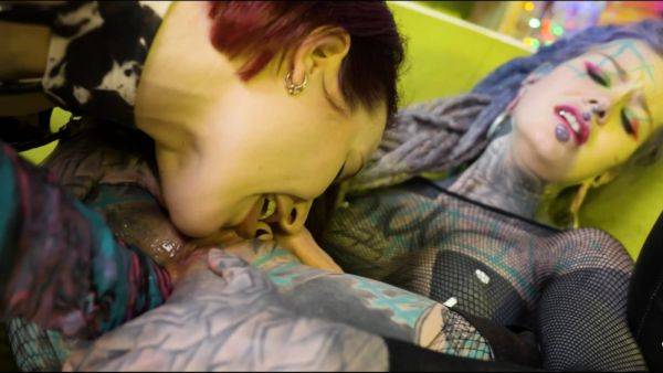 Play the hardcore movie named : Hard anal toy play with Anuskatzz and Miss Flora