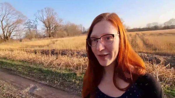 Play HD scene : Rothaariges Teen Zieht Sich Drauben Zum Ersten Mal Aus. 5 Min