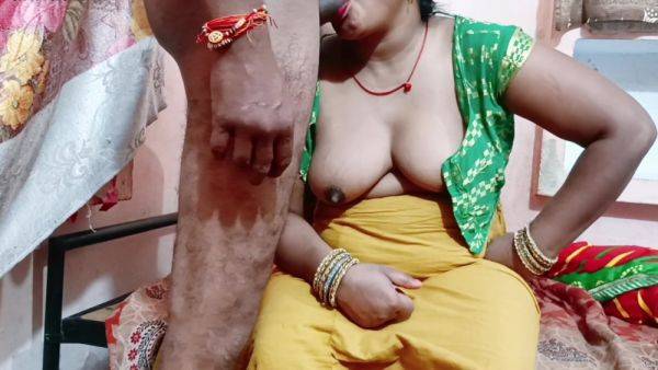 Play this complete movie titled : Desi Step Mom Steps Son Bete Ne Apni Ko Choda