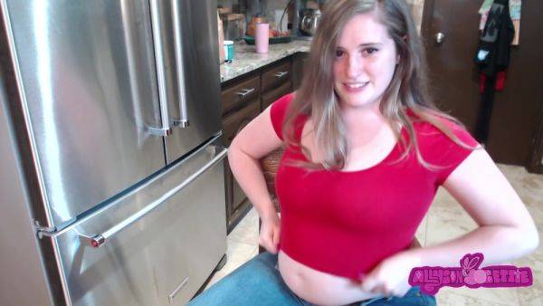 Play this uncut video of : The Gluttonous Roommate