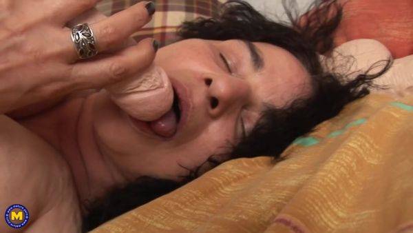 Stream the hardcore scene of : Aicha Mature Big Tit