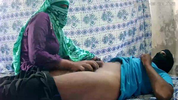 Enjoy watching the full movie named : Uk Delivery Boy And Girl Sex In The Jungle