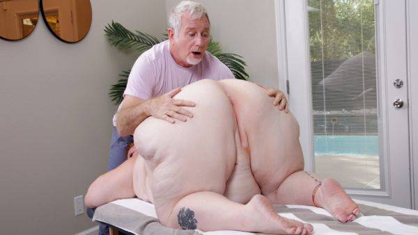 View this HD movie : Gigantic Ass Plumper Julie Ginger Receives The Perfect Pussy Massage