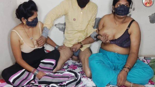 Play the uncut movie : Asian Milf In Desi Foursome Do Desi Indian Bhabhi Ki Chudai