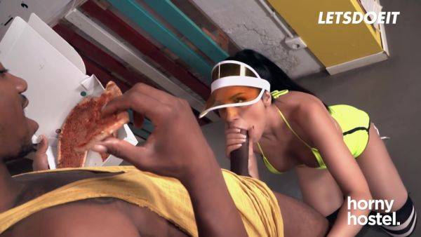 View this HD scene called : Curvy Delivery Girl Fucks Bbc Receptionist - Jesus Reyes And Julia De Lucia