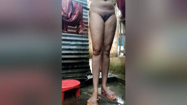 Dress Wearing After Bath. Bangladeshi Sadia Bhabi Wearing Dress - desi-porntube.com - India on pornsfind.com