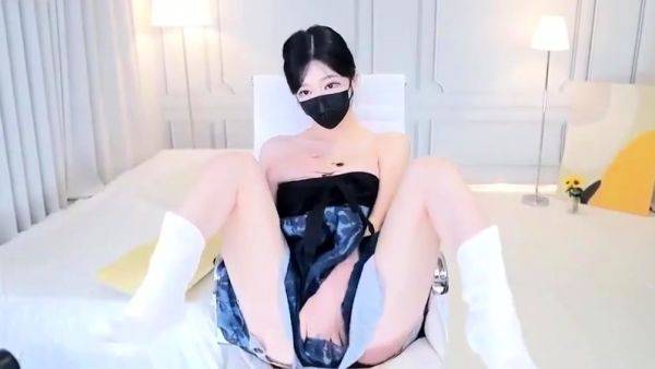 View the complete video of : Webcam Asian chick anal masturbation tease