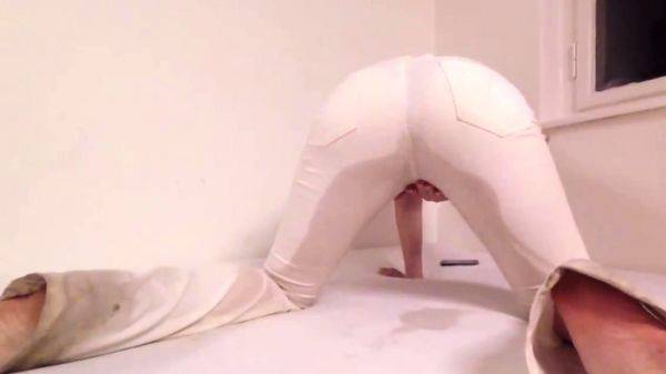 Stream the HD movie titled : amateur milf remsym squirting on live webcam