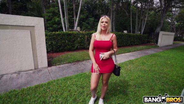 Watch hardcore video named : Lap Dancing With Paris Banks