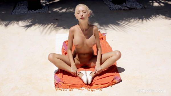 Play uncensored clip of : Nancey.undressed For A Good Reason