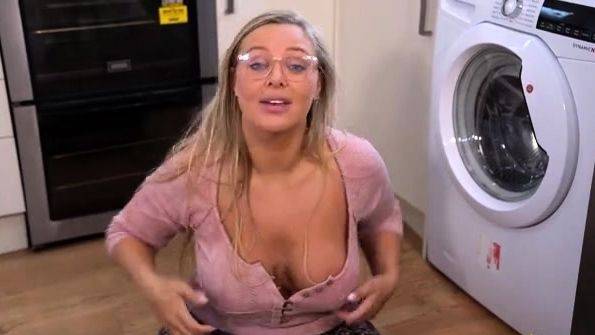 Enjoy watching this HD scene called : DownBlouse Jerk - Get Cleaning