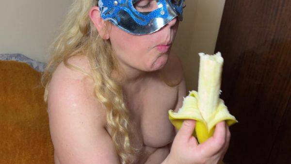 Ellie Does A Great Striptease With A Banana - hclips.com on pornsfind.com