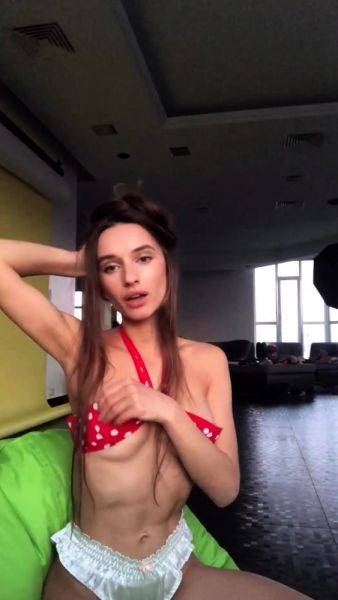 Play HD video named : Small titted babe gives awesome blowjob
