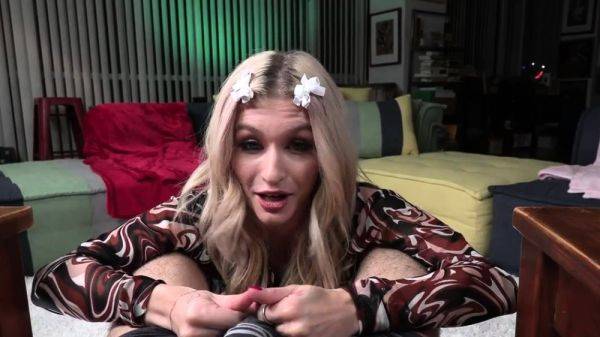 Play the full video of : HJ inked babe jerks oiled POV dong