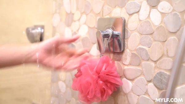 Stream the uncensored scene : Shes Wet - MYLF