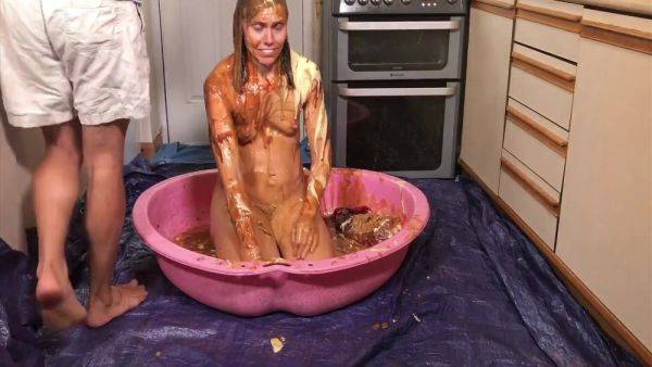 View this HD movie called : Extreme Messy Food! Horrendous!!!