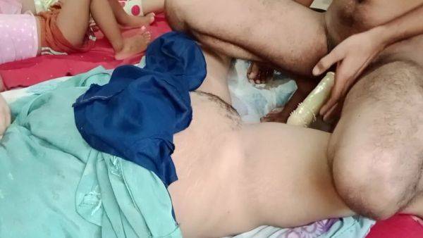 Play the uncut movie : Sexy Wife Ki Chut Me Khira.candom