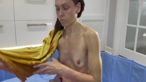 Play this HD scene named : Super Sticky Slime Gunging