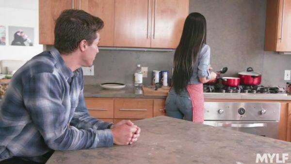 Play the full scene : Newsflash - MYLF