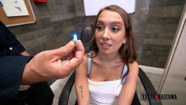 Play this complete scene : Follando Por Una Entrevista - Cumshot