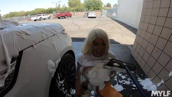 Play uncut scene titled : Wet T Shirt - MYLF