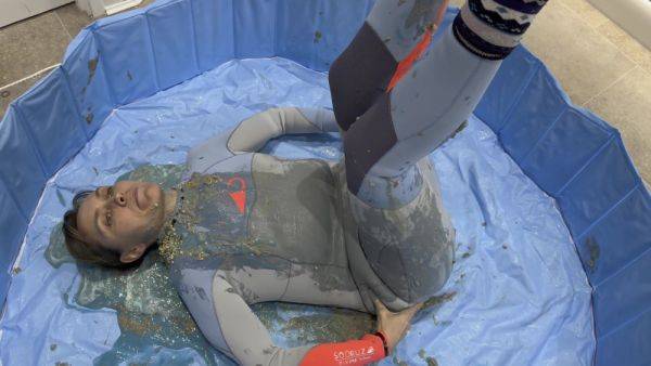 View hardcore video : Wetsuit Filling With Messy Substances