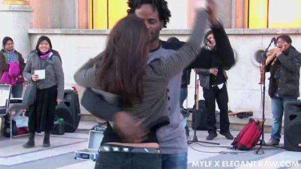 Stream full movie titled : When in Paris - MYLF