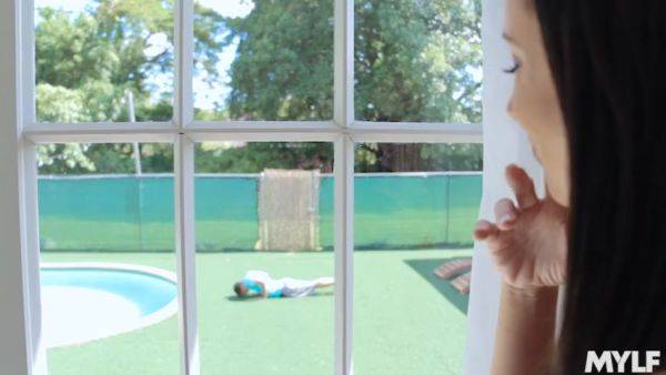 Watch uncut clip titled : Bod Of A Demigoddess - MYLF