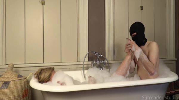 Stream this full movie called : Bath Time Pampering For Lady Dalia With A Golden Ending For 13 Min