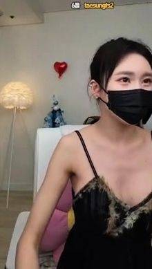 Play the hardcore movie named : Japanese lesbian dildo toy each other