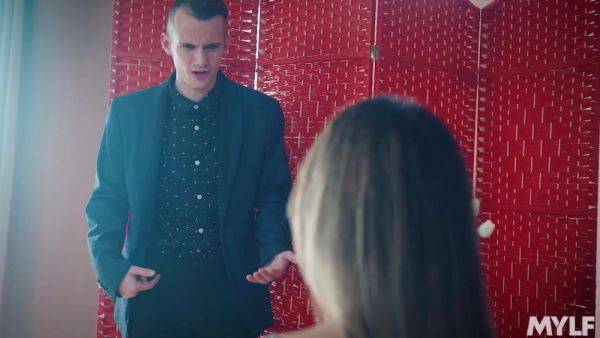 Play the hardcore clip of : Tasting The Milk - MYLF