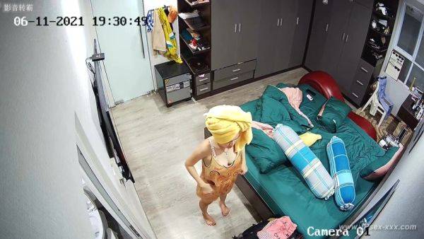 Enjoy watching the uncensored movie titled : Hackers use the camera to remote monitoring of a lover's home life.588