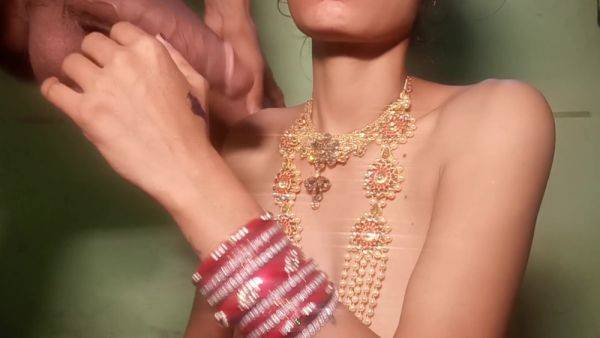 Play the uncut movie called : Friend Ki Sister Ki Gand Chudai