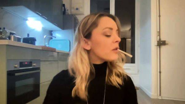 Play the complete clip of : Ex wifey blonde homemade solo masturbation fun