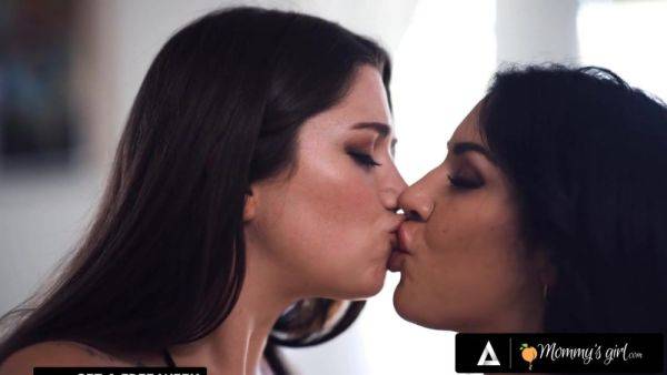 HOT LESBIAN GIRLS KISSING COMP! - Pristine edge - xtits.com on pornsfind.com