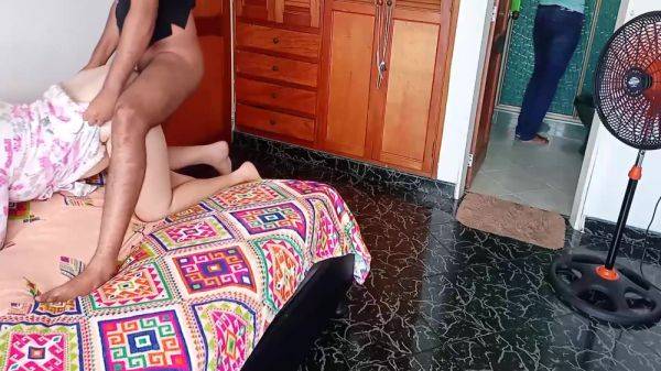 Enjoy watching the hardcore clip named : El Es Un Cornudo Y Le Encanta Que Su Mejor Amigo Venga Para Que Me Folle Mientras El Limpia El Bano: Cuando Esta Distraido Dejo Que Su Amigo Me Meta Polla En El Culo Y Le Sigo Contestando Para Que No Sospeche 14 Min