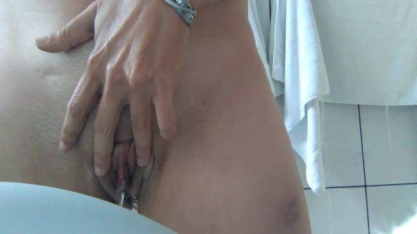 Enjoy watching hardcore movie of : Gozei Escondida No Banheiro Antes De Urinar 3 Min