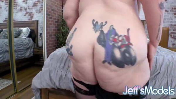 Play this HD scene called : Princess Gemini - Horny Fat Lady Shoves A Big Dildo Up Her Pussy