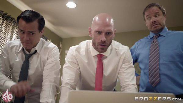 Watch full video titled : Ariella Ferrera blows and rides bald-headed dude in bed