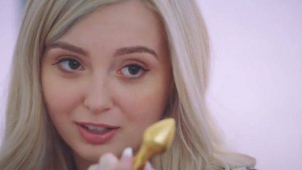 Play this hardcore scene of : she finally has a reason to be gaped at work