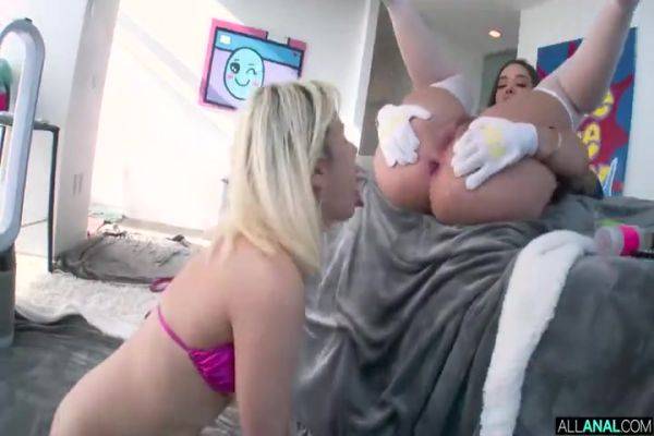 Play the uncensored movie called : Naughty Teamwork With Gia And Penelope