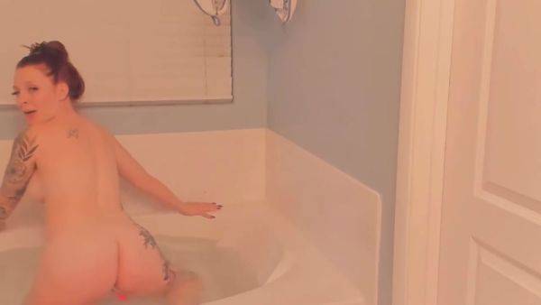 Watch the uncensored movie named : Stunning Ginger Slams Her Buttocks In The Bath