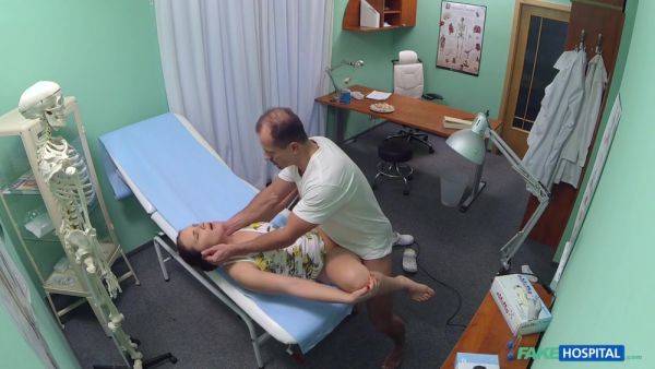 Watch the uncut video : Shara Jones In 2 - Fkehospital